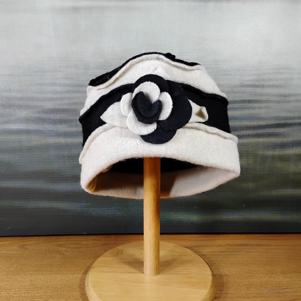 Black and White Wool Hat EUC
